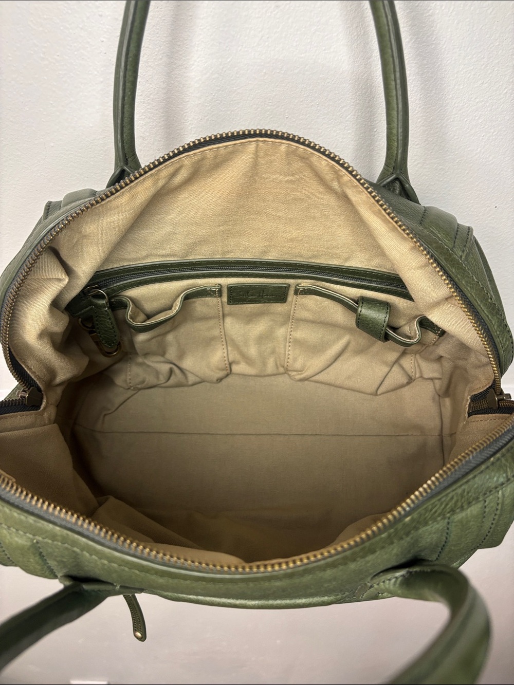 π₯Cole Haan Vintage green leather satchel with a structured, top handle design - Picture 9 of 16